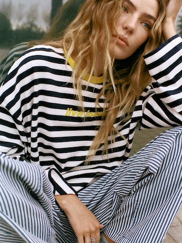 Pull&Bear Shirt in Blue