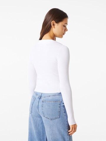 Pull-over Bershka en blanc