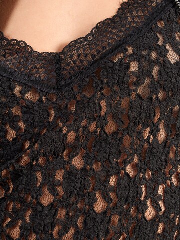 Top 'Mailin' di ABOUT YOU in nero