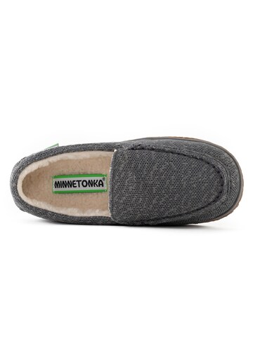 Minnetonka Mocassin 'Eco Elm' in Grau