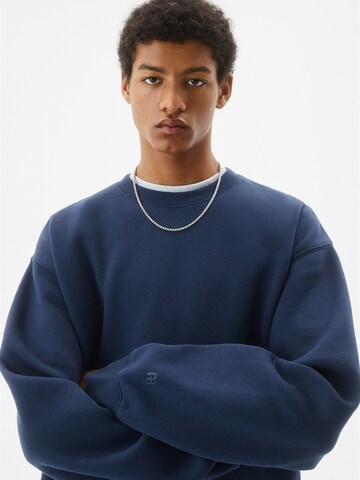 Pull&Bear Sweatshirt i blå