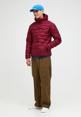 PEAK PERFORMANCE Between-Season Jacket in Red