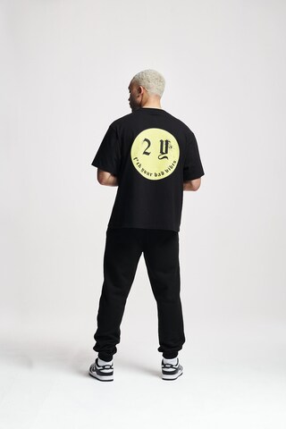 2Y Studios T-Shirt 'Smiley' in Schwarz