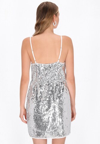 myMo at night - Vestido de gala en plata