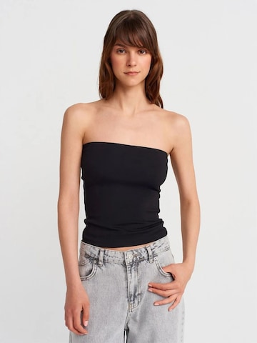 Top di Dilvin in nero: frontale