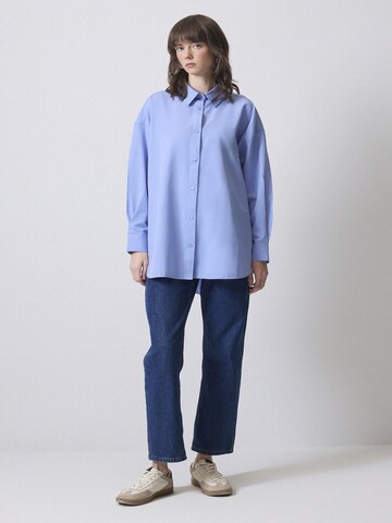 Touche Prive Shirt in Blue: front
