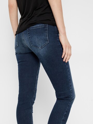 PIECES Slimfit Jeans 'Delly' in Blauw