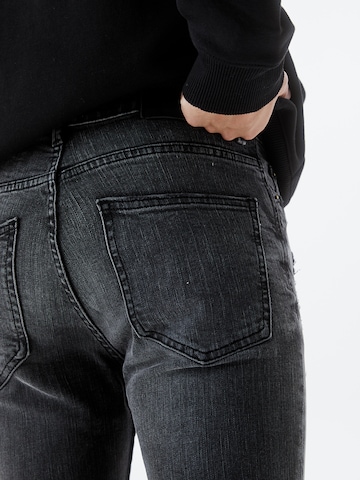 Pull&Bear Tapered Jeans in Zwart