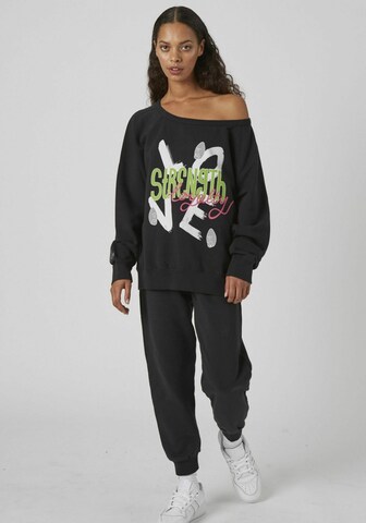 THAT GORILLA BRAND Sweatshirt in Zwart: voorkant