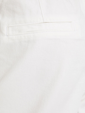 regular Pantaloni con pieghe di Bershka in bianco