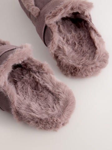 self. Slipper in Brown