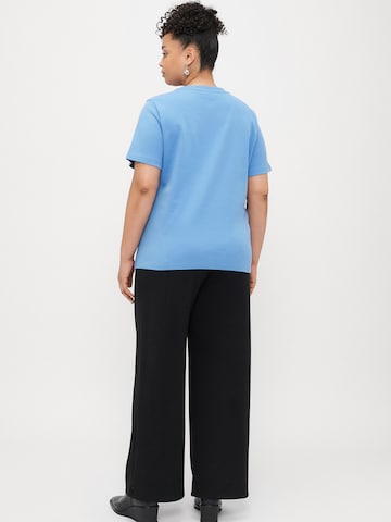 Maglietta 'CARJEN' di ONLY Carmakoma in blu