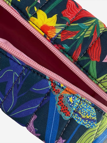 Borsa per il bucato 'Quilted Small ‘Butterfly Garden’ in Navy Cobalt Toiletry Bag Make-up Bag' di Marylène Madou in blu