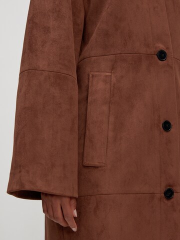 EDITED Between-Seasons Coat 'Ignacio' in Brown