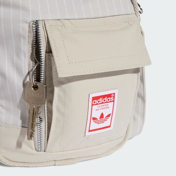 ADIDAS ORIGINALS - Mala de ombro 'Wabash' em cinzento