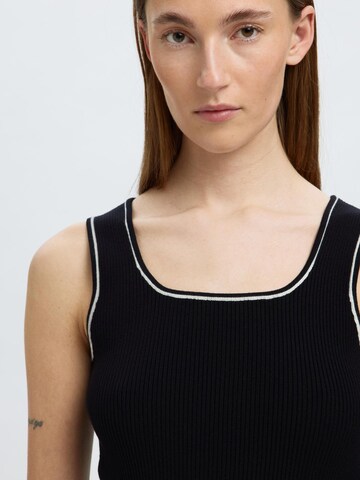 Top in maglia di SELECTED in nero