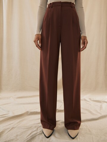 Kendall for ABOUT YOU Wide Leg Hose 'Alexis' in Braun: predná strana