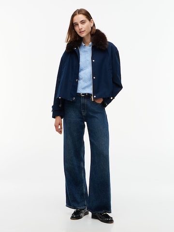 TOMMY HILFIGER Tussenjas in Blauw