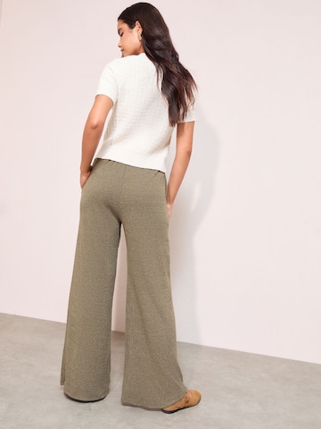 Friends Like These Wide leg Trousers in Green