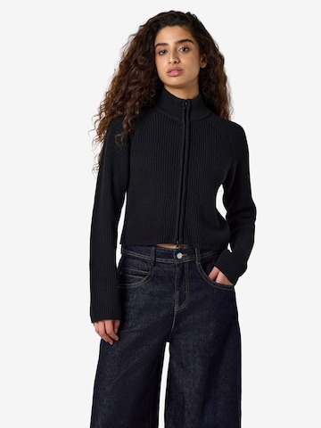 Noisy may Strickjacke 'NMDARA' in Schwarz: Vorderseite