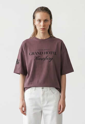 Vertere Berlin Shirt 'GRAND HOTEL' in Lila: voorkant