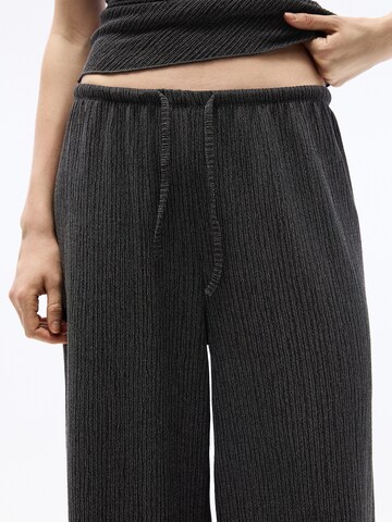 Pull&Bear Wide leg Byxa i grå