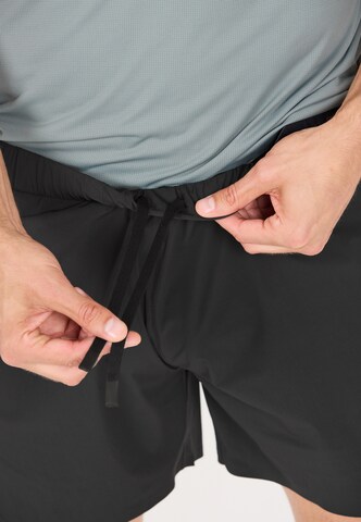 Virtus Regular Shorts 'Orvi' in Schwarz