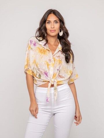 Maglietta 'Chemise motif avec broderie OWANIE' di Dona Lisa in giallo