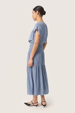 SOAKED IN LUXURY - Vestido 'SLLayna' em cinzento