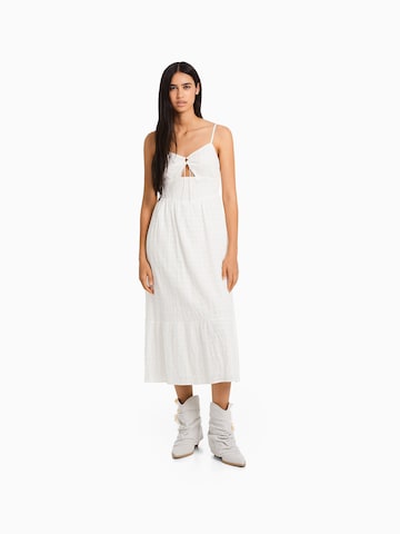 Robe Bershka en blanc