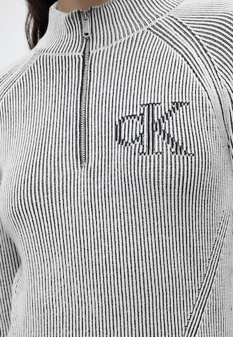 Robes en maille Calvin Klein Jeans en blanc