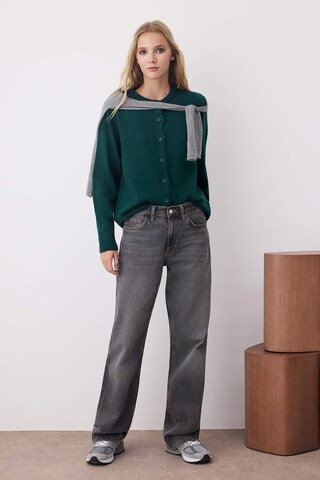 Trendyol Strickjacke in Grün