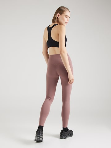 Skinny Pantalon de sport 'UNIVERSA' NIKE en marron