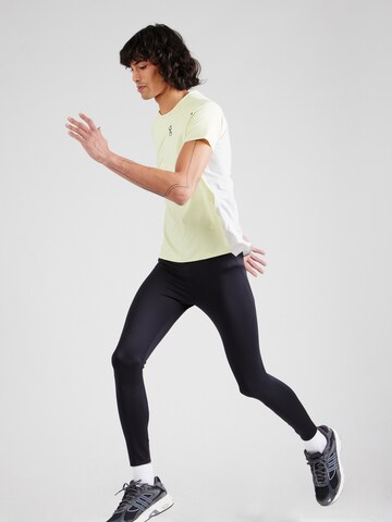 On Performance shirt in Yellow
