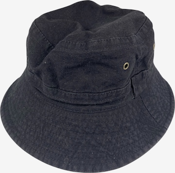 Kumixi Cap in Black: front