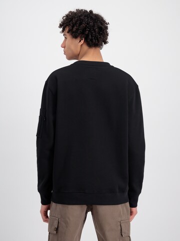 ALPHA INDUSTRIES Sweatshirt 'Emb' i svart