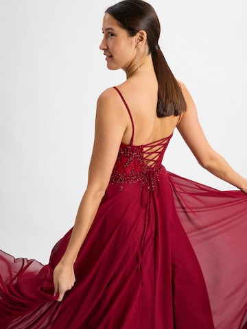 Robe de soirée ' ' Luxuar Fashion en rouge