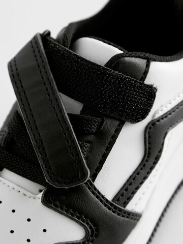 Baskets Next en blanc