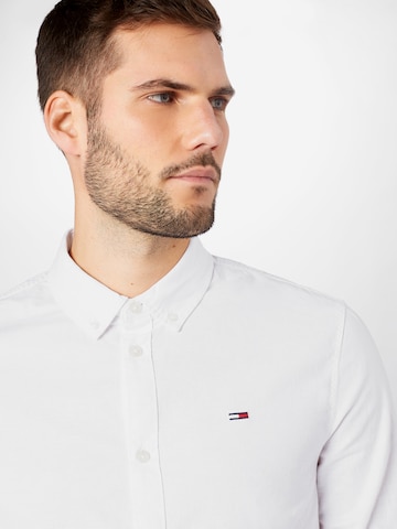 Coupe slim Chemise 'Oxford' Tommy Jeans en blanc