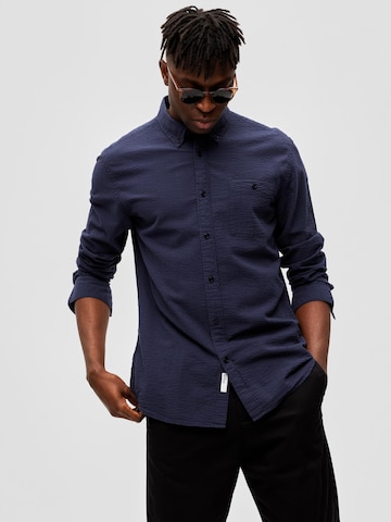 Coupe regular Chemise 'Reil' SELECTED HOMME en bleu