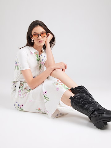 Robe-chemise 'VMRUNA' VERO MODA en blanc : devant