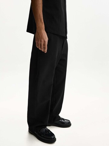 Loosefit Pantaloni di Bershka in nero: frontale