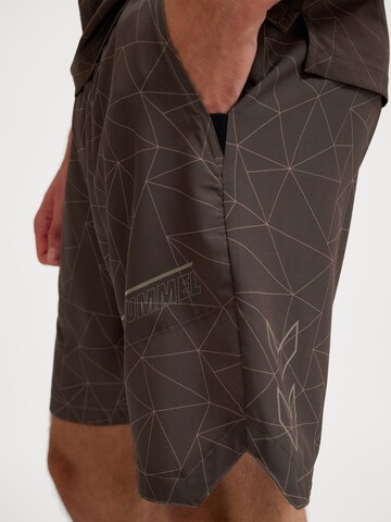 Regular Pantalon de sport 'Court' Hummel en marron