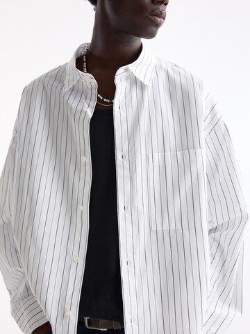 Fit confort Chemise Pull&Bear en blanc