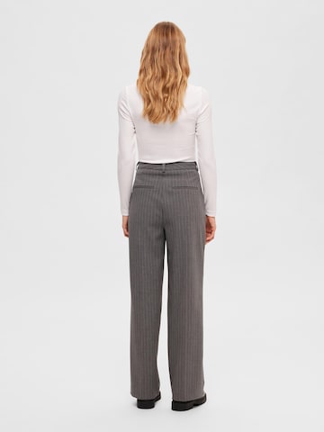 Wide Leg Pantalon à plis 'Myla' SELECTED FEMME en gris