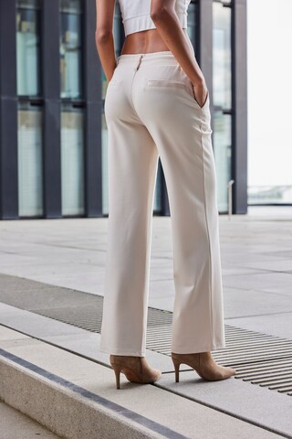 LASCANA - regular Pantalón en beige