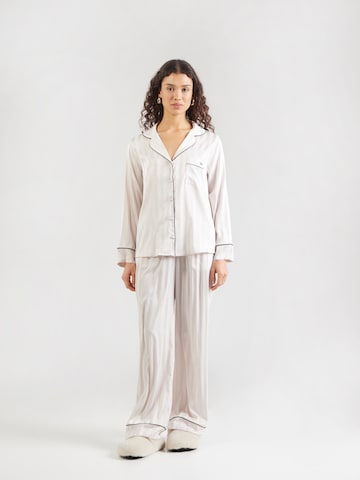 Pijama de la Boux Avenue pe alb: față