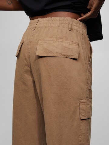 Pull&Bear Regular Карго панталон в кафяво