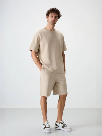 Completo sportivo di Tommy Life in beige