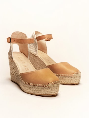 Alhamas Slingback pumps 'Alpargata Cuña 10 cm' in Beige